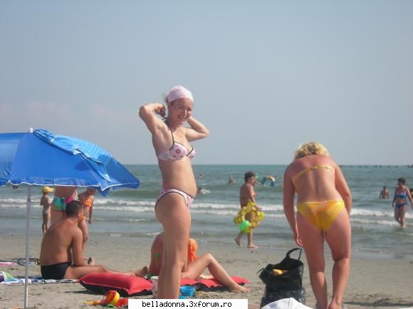 eu, la mare, cu celulita mea cu tot  :zzz: : noi, in toata nostra ;)