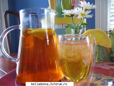 Ceaiul de la ora 5. - E cald,merge un ceai rece. Eu sunt aici,cine mai - Cafeaua zilnica