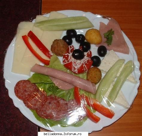 Haideti sa petrecem....(2) - NOROC FETELE AM ADUS SI PRIMUL FEL - Cufarul cu subiecte