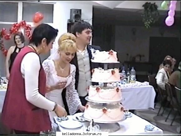 Modele de torturi pentru nunti - Asa a fost al nostru (mirele si mireasa sunt - O urare pentru sarbatoriti