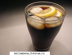 Poftim la cafeluta(3)... - Alice,poate servesti un cola. E rece afara,dar - Cufarul cu subiecte